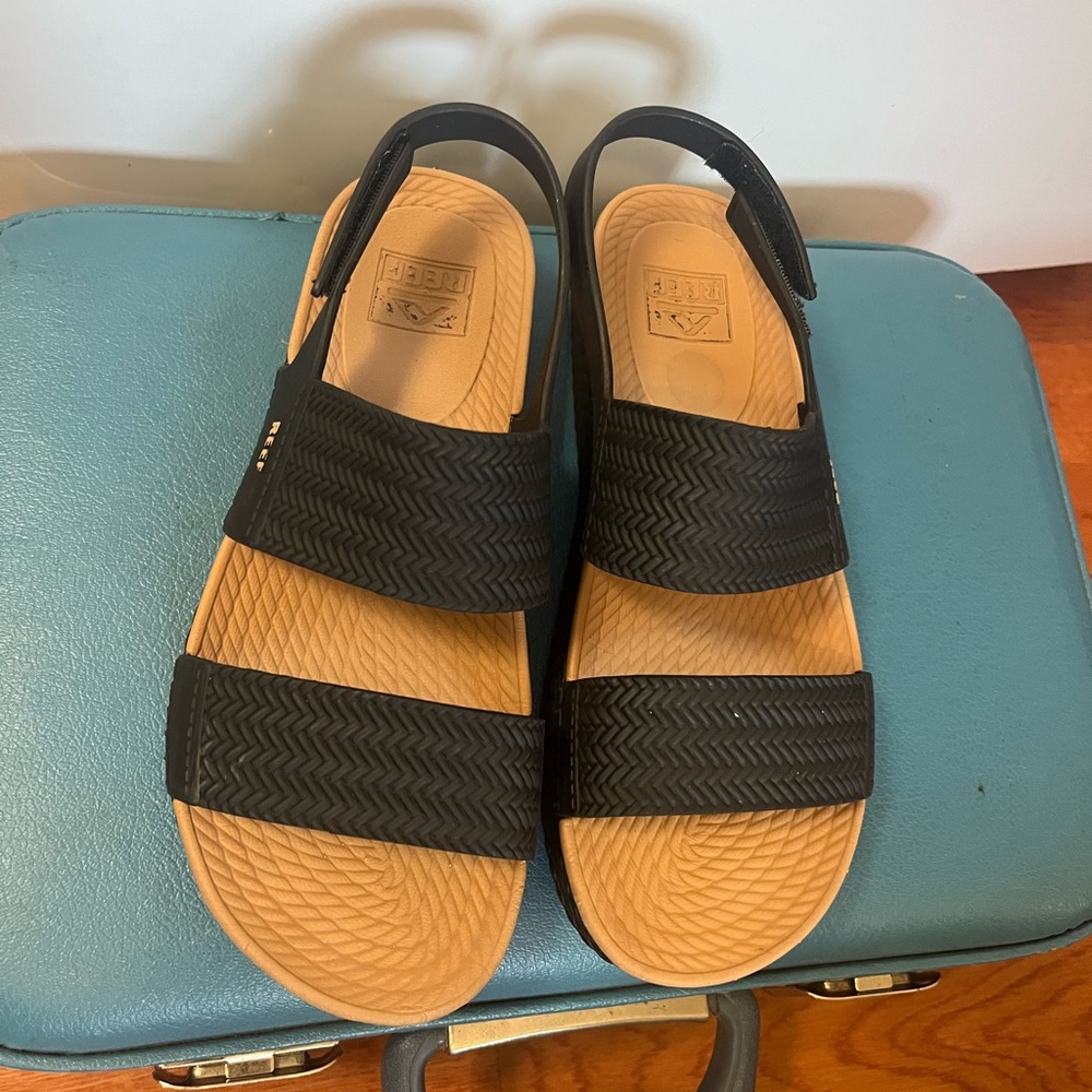 Reef Water Vista Sandal Size 8 Black
Textured Water Shoes Washable Platform